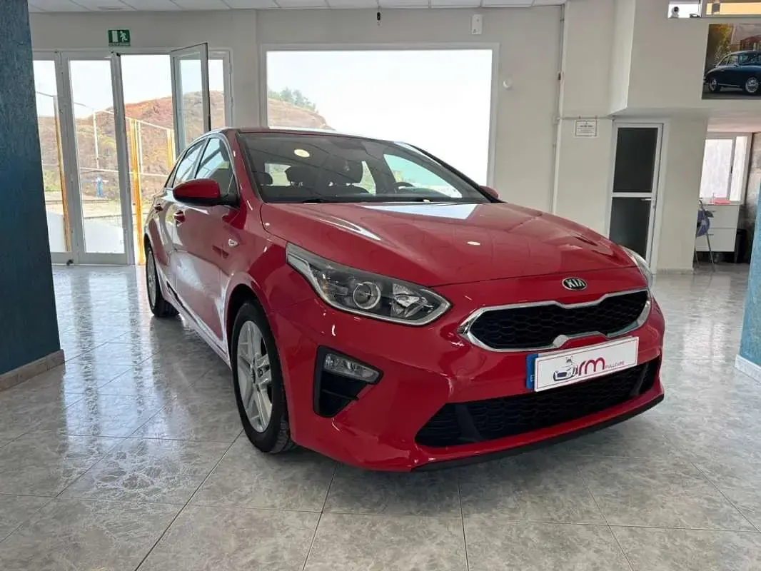 Usado Kia Ceed 101 CV (74 kW) 2019 Rojo Utilitario