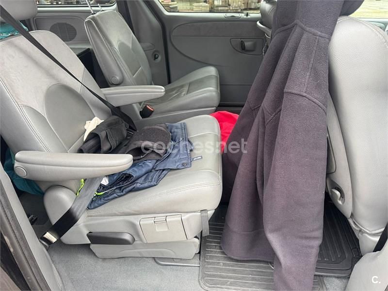 Usado Chrysler Grand Voyager Limited 150 CV (110 kW) 2006 Negro Monovolumen