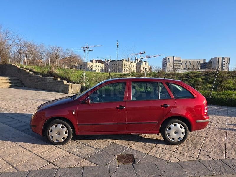 Usado Skoda Fabia Comfort 68 CV (50 kW) 2002 Granate Familiar