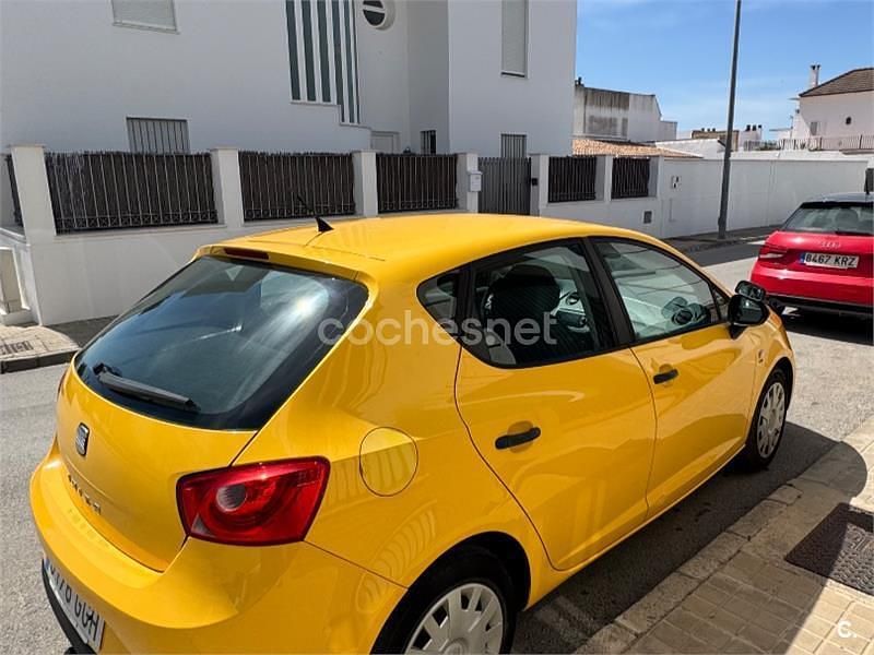 Usado Seat Ibiza Reference 105 CV (77 kW) 2008 Amarillo Berlina