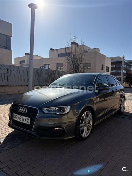 Usado Audi A3 Attraction 122 CV (89 kW) 2014 Gris / plata Berlina