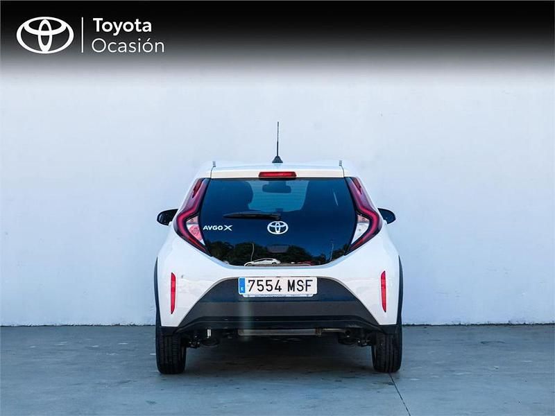 Usado Toyota Aygo Play 72 CV (52 kW) 2024 Blanco