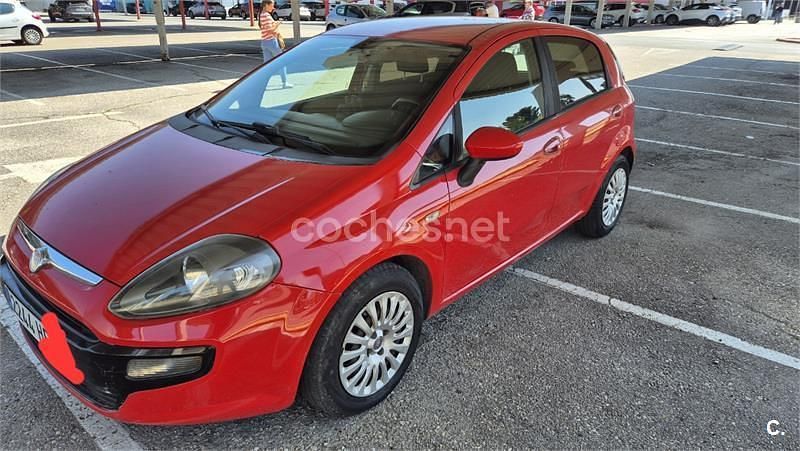 Usado Fiat Punto Easy 69 CV (50 kW) 2012 Rojo Utilitario