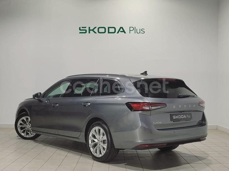 Usado Skoda Superb Selection 150 CV (110 kW) 2024 Gris Familiar