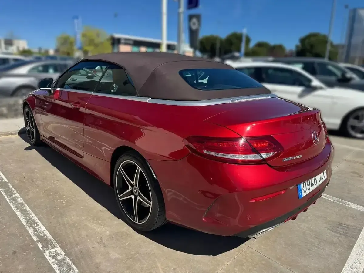 Käytetty Mercedes C300 247 HP (181 kW) 2017 Punainen Avoauto