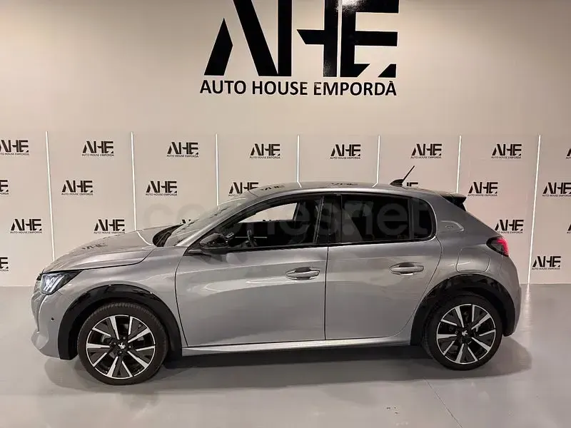 Usado Peugeot 208 GT 100 CV (73 kW) 2022 Gris / plata Utilitario