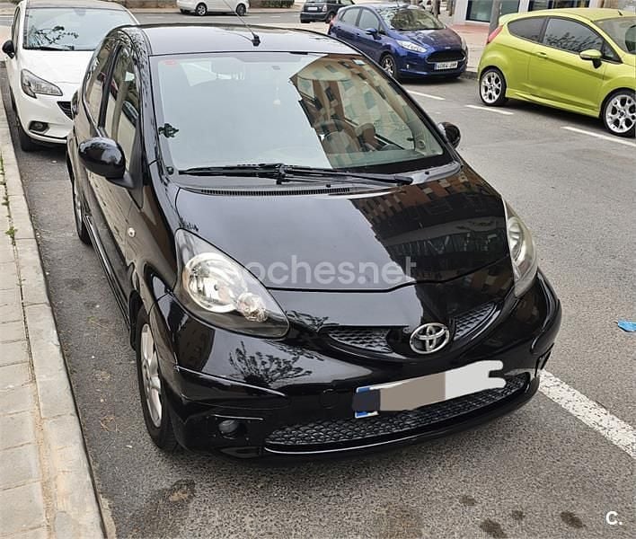 Usado Toyota Aygo Sport 68 CV (50 kW) 2007 Negro Utilitario