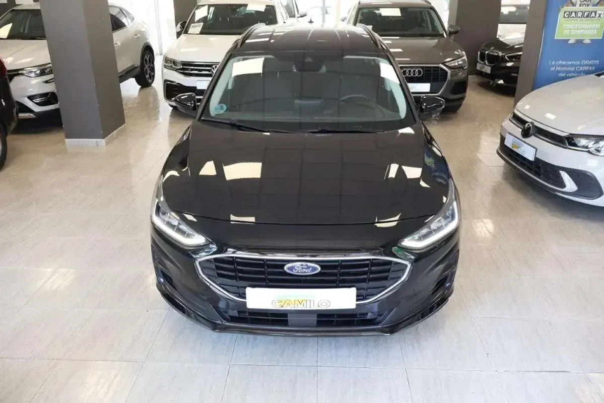 Usado Ford Focus Trend+ 120 CV (88 kW) 2022 Negro Familiar