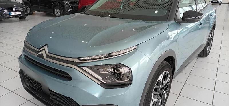 Usado Citroën C4 Feel 131 CV (96 kW) 2022 Pintura olbia blue Berlina