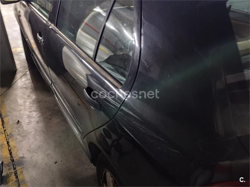 Usado Skoda Fabia Comfort 100 CV (73 kW) 2000 Azul Berlina