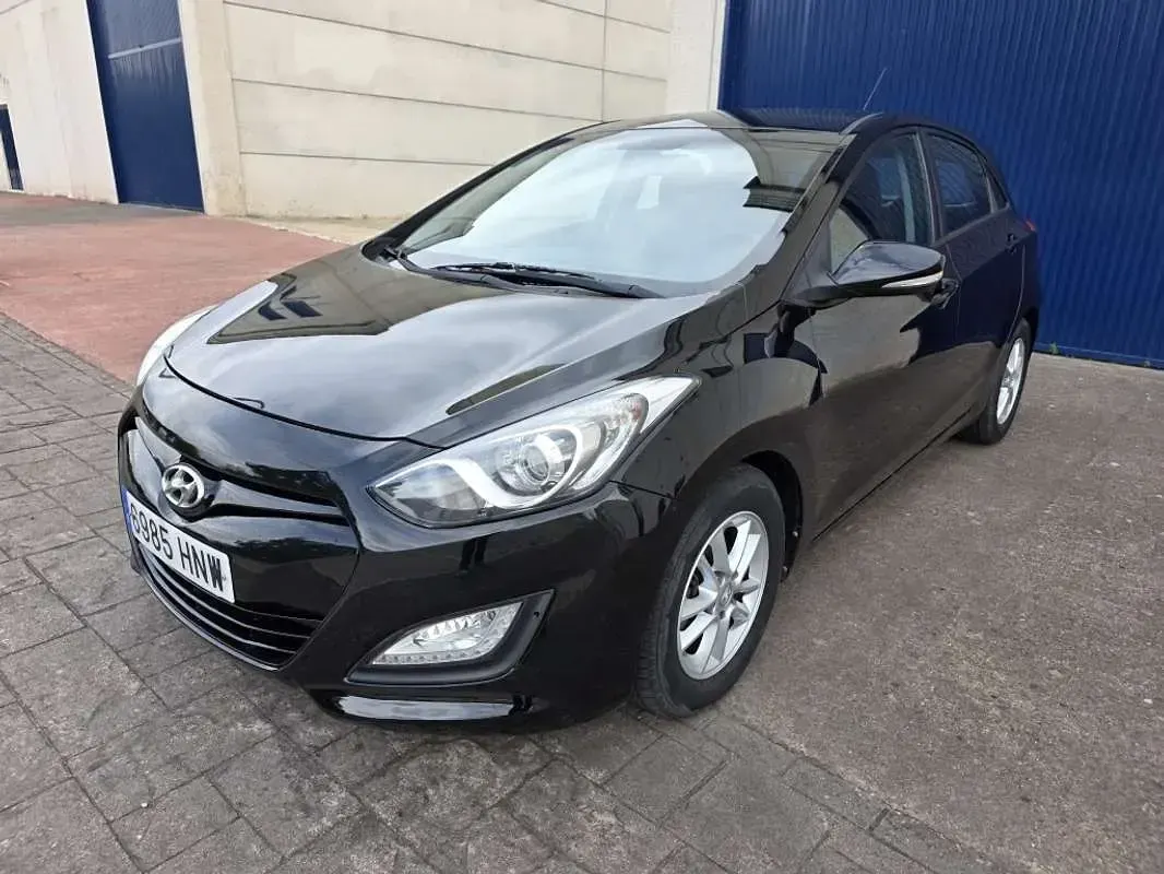 Usado Hyundai i30 GLS 90 CV (66 kW) 2013 Negro Utilitario