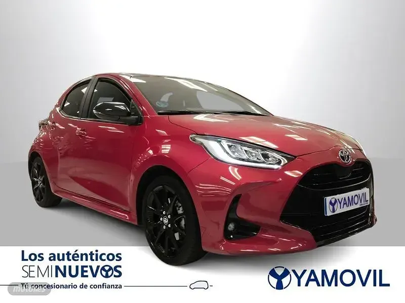 Usado Toyota Yaris Hybrid Plus 116 CV (85 kW) 2023 Rojo Berlina