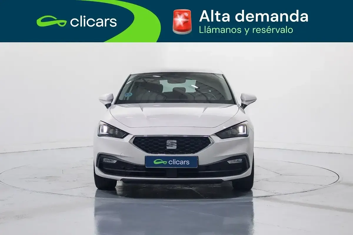 Usado Seat Leon Style 110 CV (80 kW) 2024 Blanco Berlina
