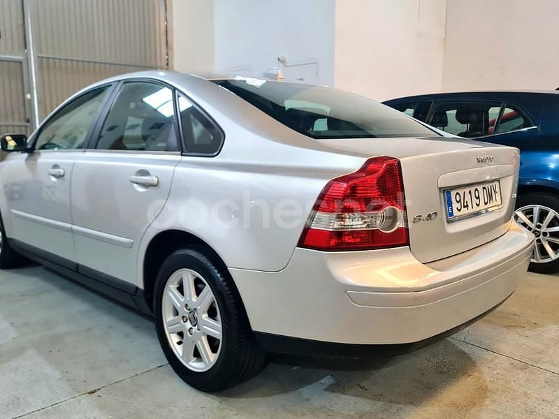 Usado Volvo S40 Kinetic 136 CV (100 kW) 2005 Gris / plata Berlina