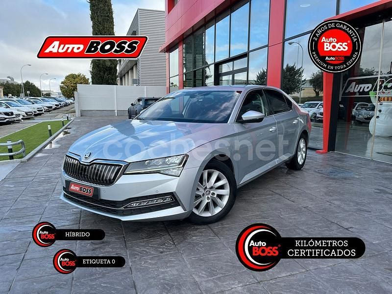 Usado Skoda Superb Style 218 CV (160 kW) 2021 Gris / plata Berlina