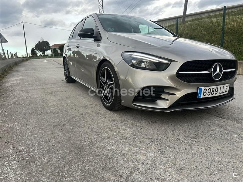 Usado Mercedes B200 150 CV (110 kW) 2021 Gris / plata Monovolumen