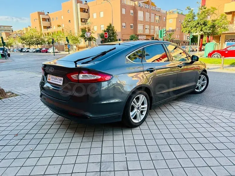 Usado Ford Mondeo Titanium 150 HP (110 kW) 2016 Cinzento Sedan