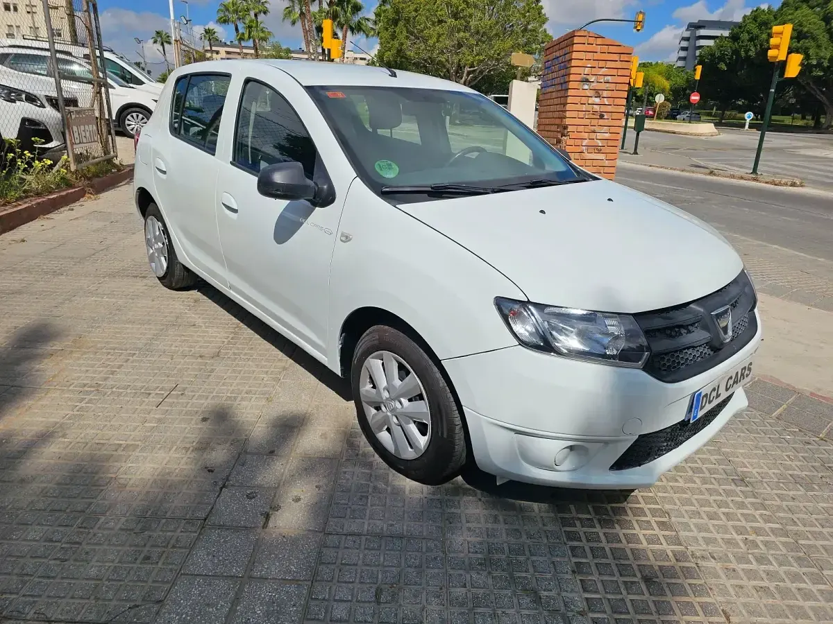 Usado Dacia Sandero Ambiance 75 CV (55 kW) 2016 Blanco Berlina