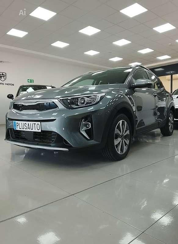 Usado Kia Stonic 79 CV (58 kW) 2023 Gris SUV