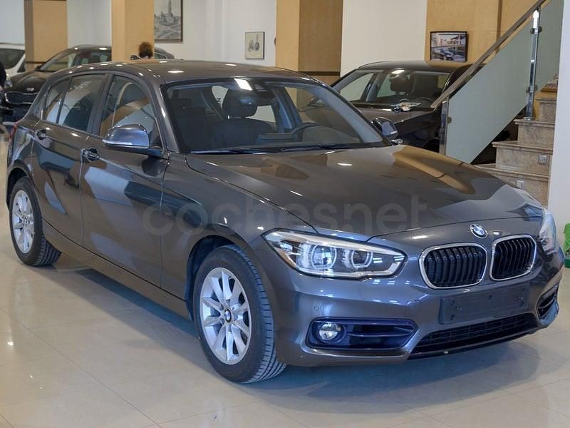 Usado BMW 118 Sport Line 150 CV (110 kW) 2019 Gris / plata Utilitario