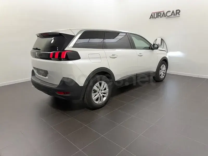 Usado Peugeot 5008 Active 130 CV (95 kW) 2024 Blanco SUV