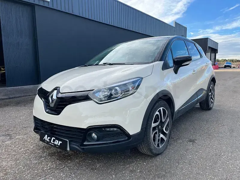 Usado Renault Captur Zen 120 CV (88 kW) 2015 Blanco SUV