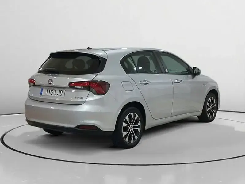 Usado Fiat Tipo Mirror 95 CV (69 kW) 2020 Gris / plata Berlina