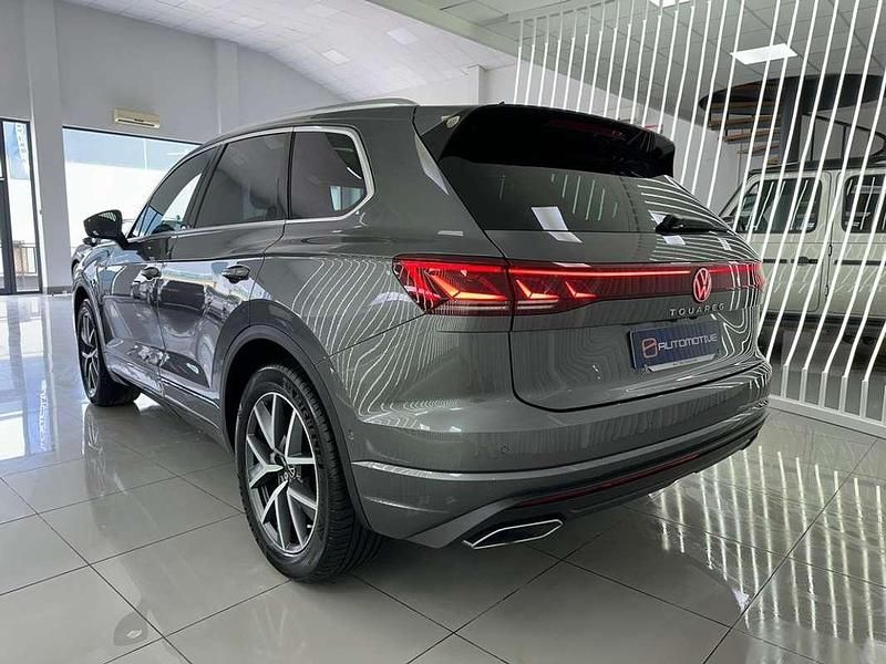 Usado VW Touareg 230 CV (169 kW) 2025 Gris SUV