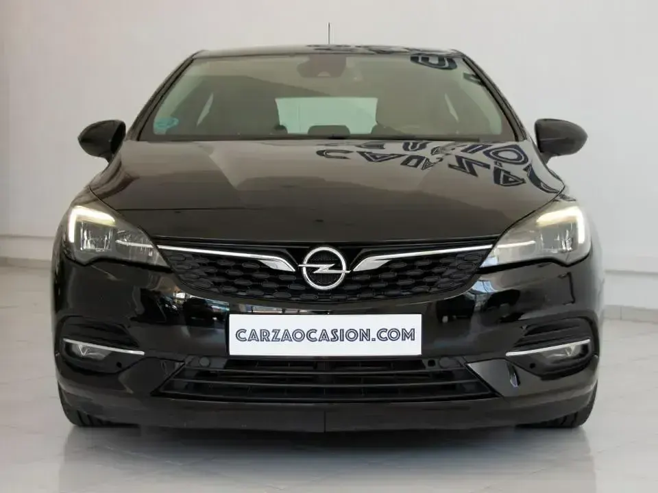 Usado Opel Astra Design & Tech 110 CV (80 kW) 2022 Negro Utilitario
