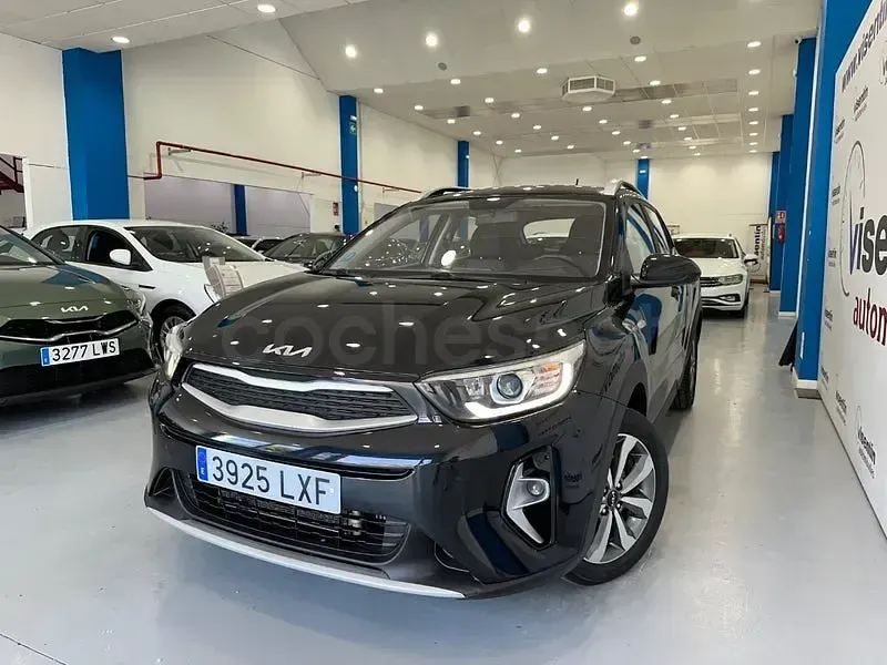 Usado Kia Stonic 100 CV (73 kW) 2022 Negro SUV