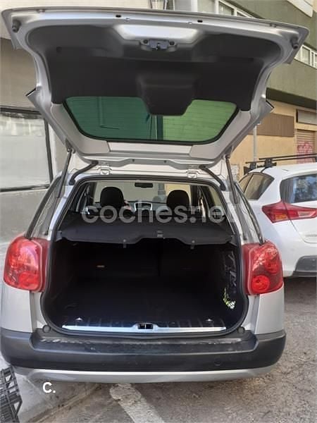 Usado Peugeot 207 Active 70 CV (51 kW) 2010 Gris / plata Berlina