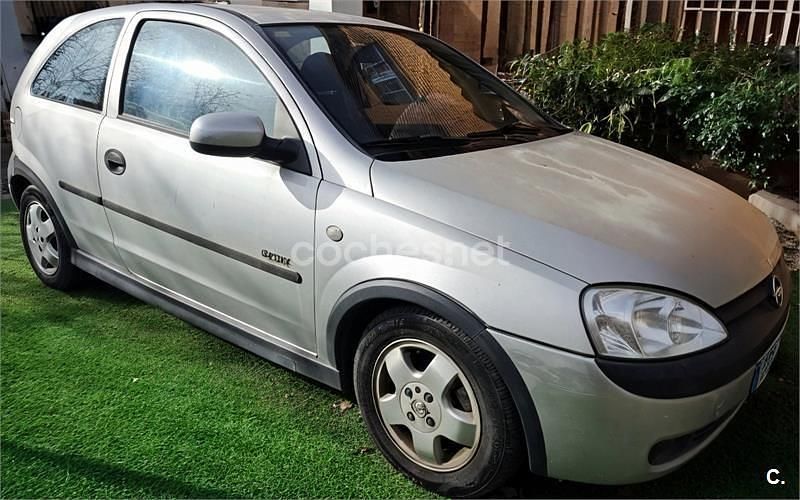 Usado Opel Corsa Elegance 75 CV (55 kW) 2001 Gris / plata Berlina