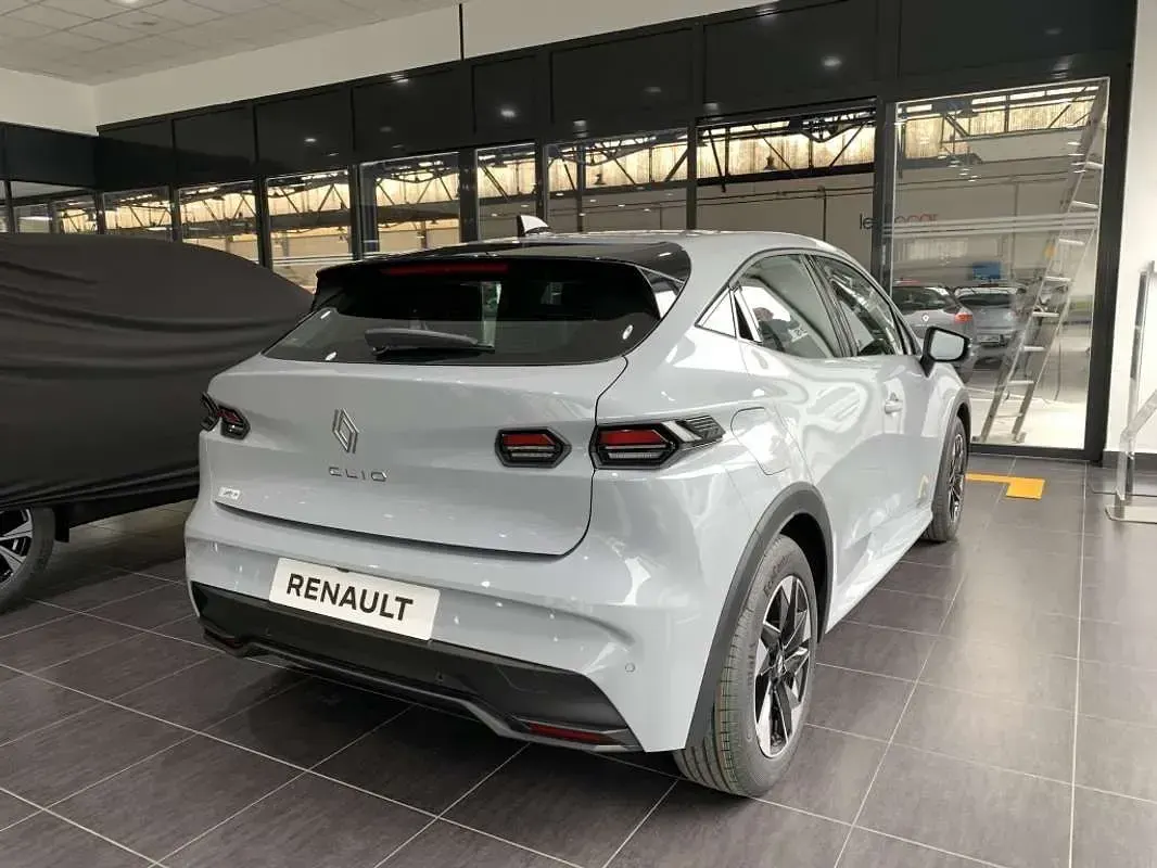 Nuevo Renault Clio Evolution 114 CV (83 kW) 2026 Gris Utilitario