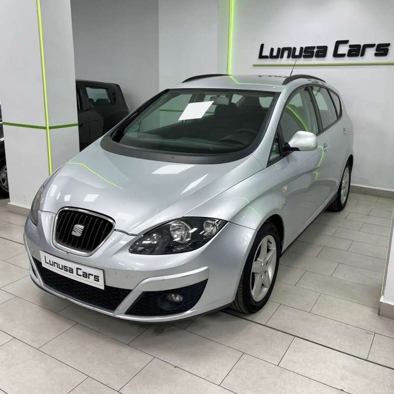 Usado Seat Altea Reference 86 CV (63 kW) 2011 Plateado Monovolumen