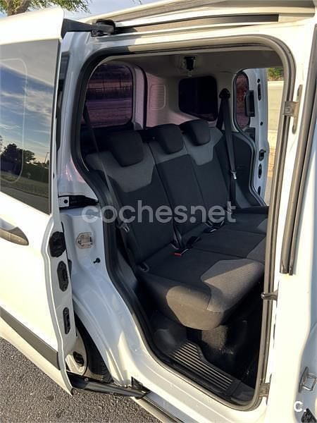 Usado Ford Tourneo Courier Ambiente 75 CV (55 kW) 2015 Blanco Monovolumen