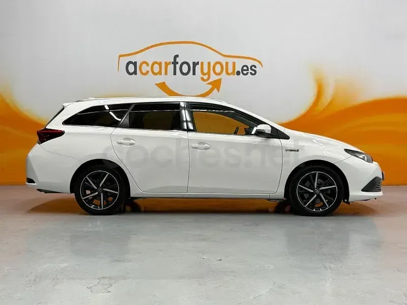 Usado Toyota Auris Hybrid 136 CV (100 kW) 2018 Blanco Familiar
