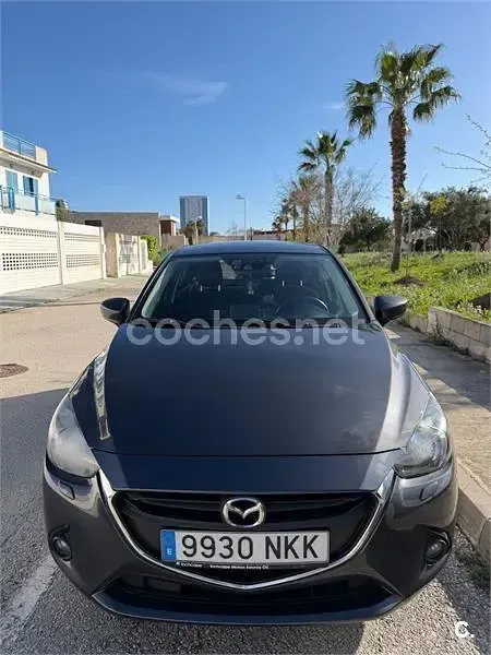 Usado Mazda 2 90 CV (66 kW) 2017 Gris / plata Berlina