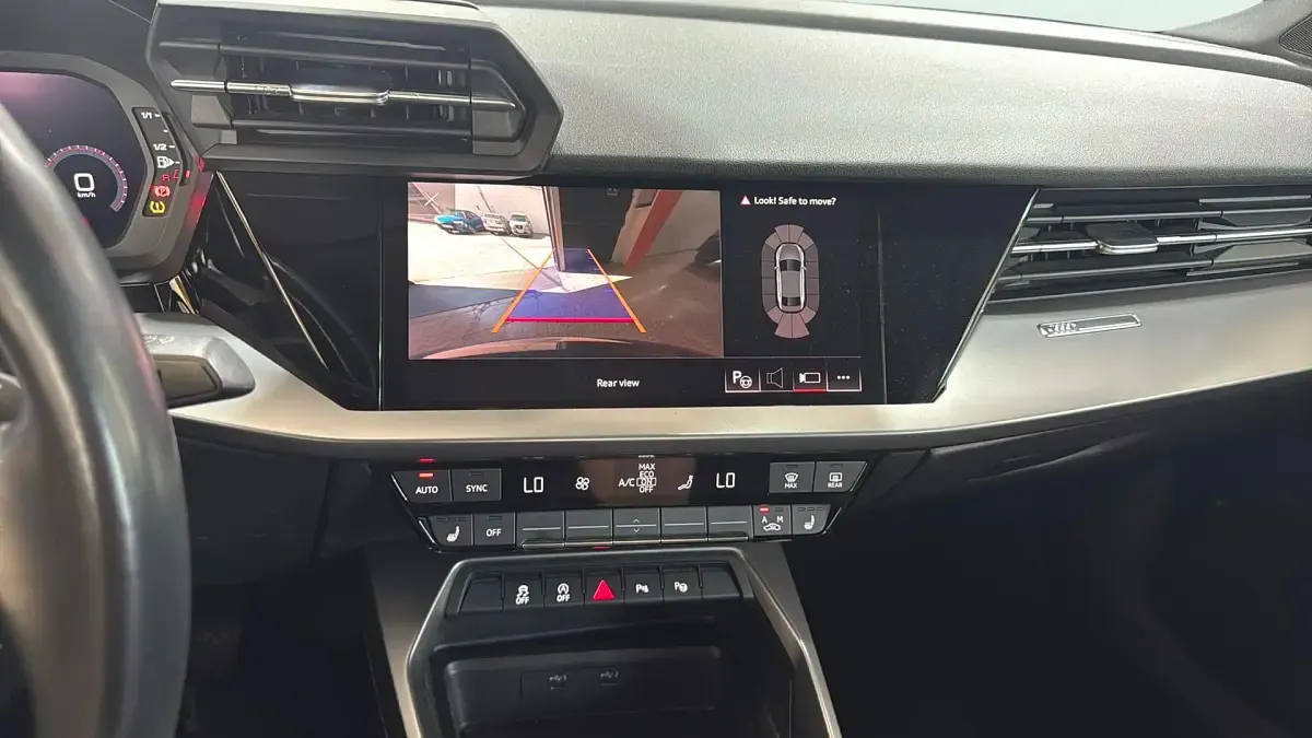 Usado Audi A3 Premium 110 CV (80 kW) 2023 Gris Berlina