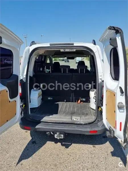 Usado Ford Tourneo Courier Trend 100 CV (73 kW) 2018 Blanco Monovolumen