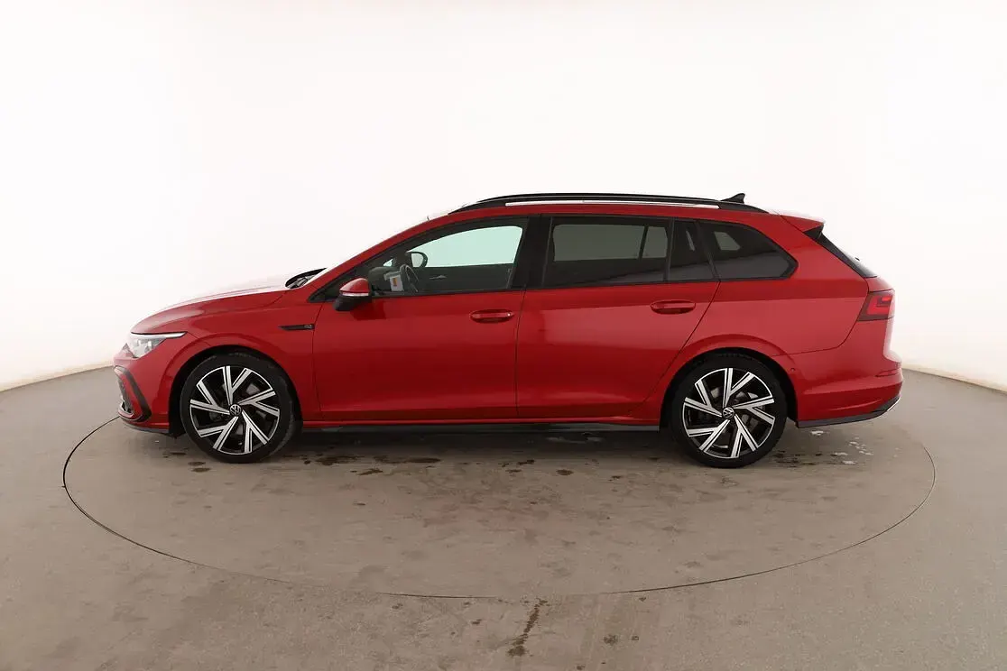 Usado VW Golf VIII R-line 150 CV (110 kW) 2021 Rojo Familiar
