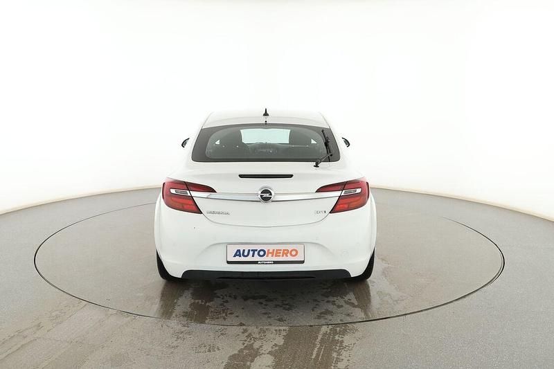Usado Opel Insignia Selective 135 CV (99 kW) 2016 Blanco Berlina