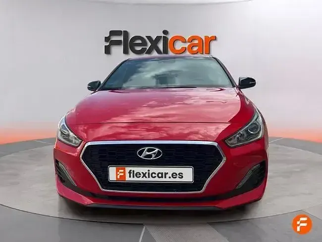 Usado Hyundai i30 GO! 120 CV (88 kW) 2019 Rojo Familiar