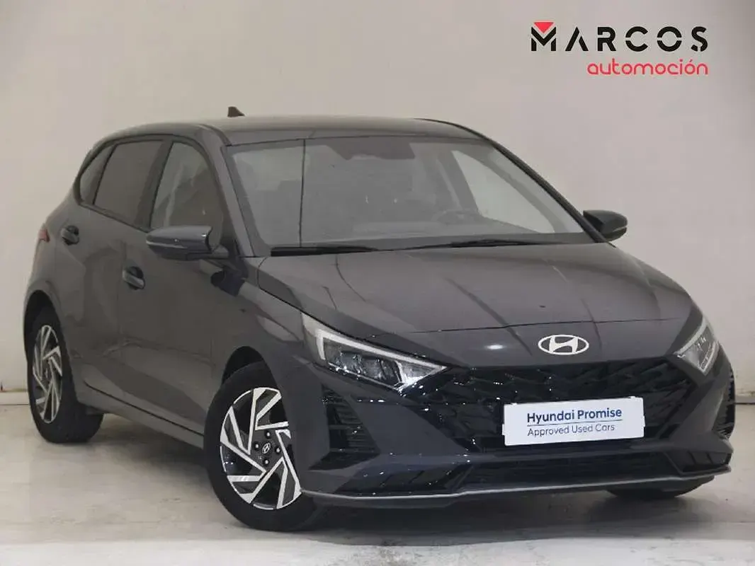 Usado Hyundai i20 101 CV (74 kW) 2025 Gris Utilitario