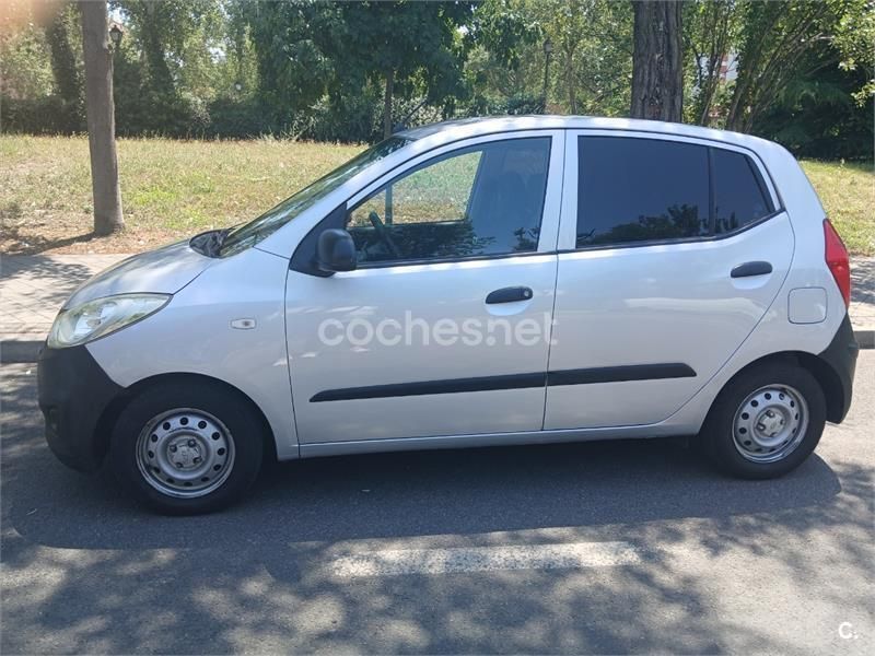 Gris / plata Usado 2013 Hyundai i10 Classic Utilitario | 4700 € (Precio justo) - Imagen 1/4