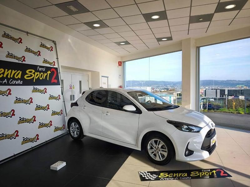 Usado Toyota Yaris Hybrid Business Edition 116 CV (85 kW) 2022 Blanco Berlina