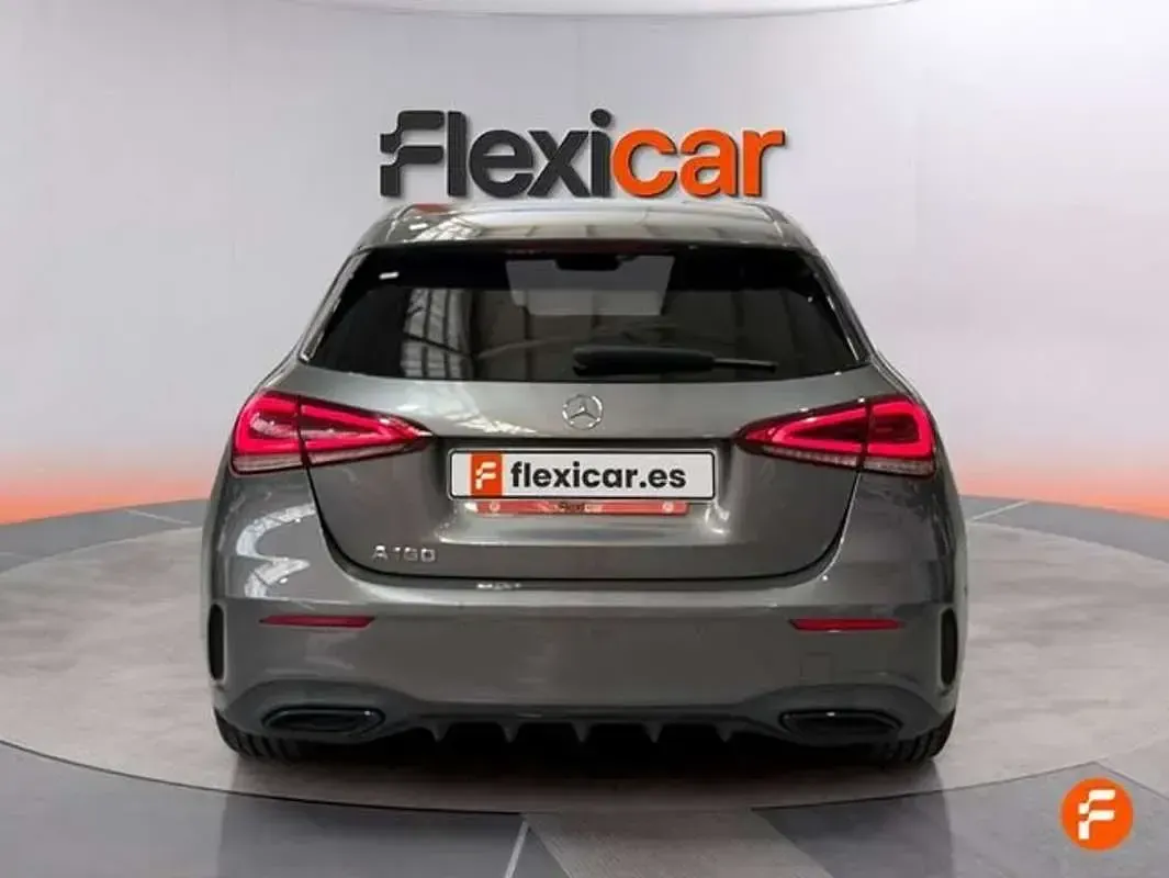 Usado Mercedes A180 136 CV (100 kW) 2021 Gris Berlina
