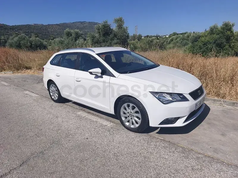 Usado Seat Leon Xperience 110 CV (80 kW) 2015 Blanco Familiar