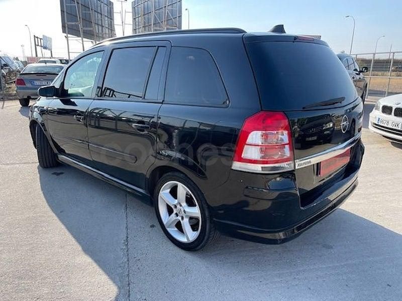 Usado Opel Zafira Cosmo 120 CV (88 kW) 2008 Negro Monovolumen