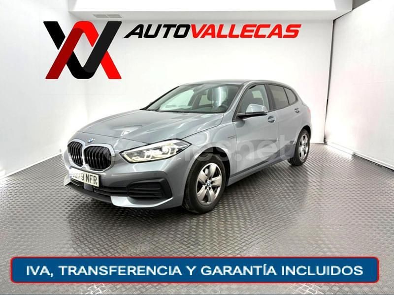 Gris / plata Usado 2022 BMW 116 Comfort Edition Utilitario | 17.900 € (Super precio) - Imagen 1/4