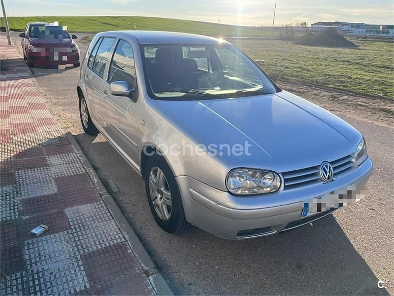 Usado VW Golf IV 110 CV (80 kW) 2001 Gris / plata Berlina